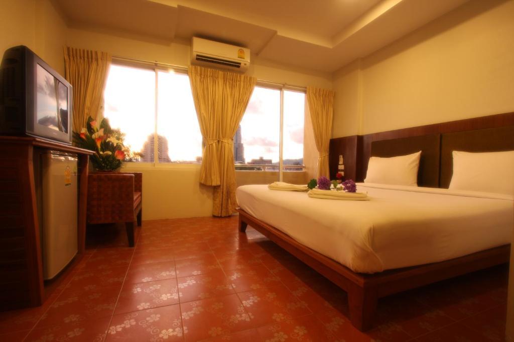 Good Nice 2 Guesthouse Patong Екстериор снимка