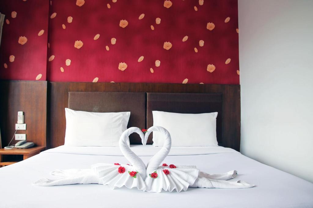 Good Nice 2 Guesthouse Patong Екстериор снимка