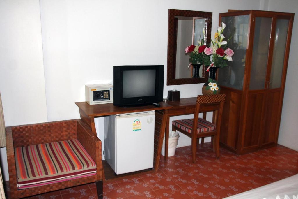 Good Nice 2 Guesthouse Patong Екстериор снимка