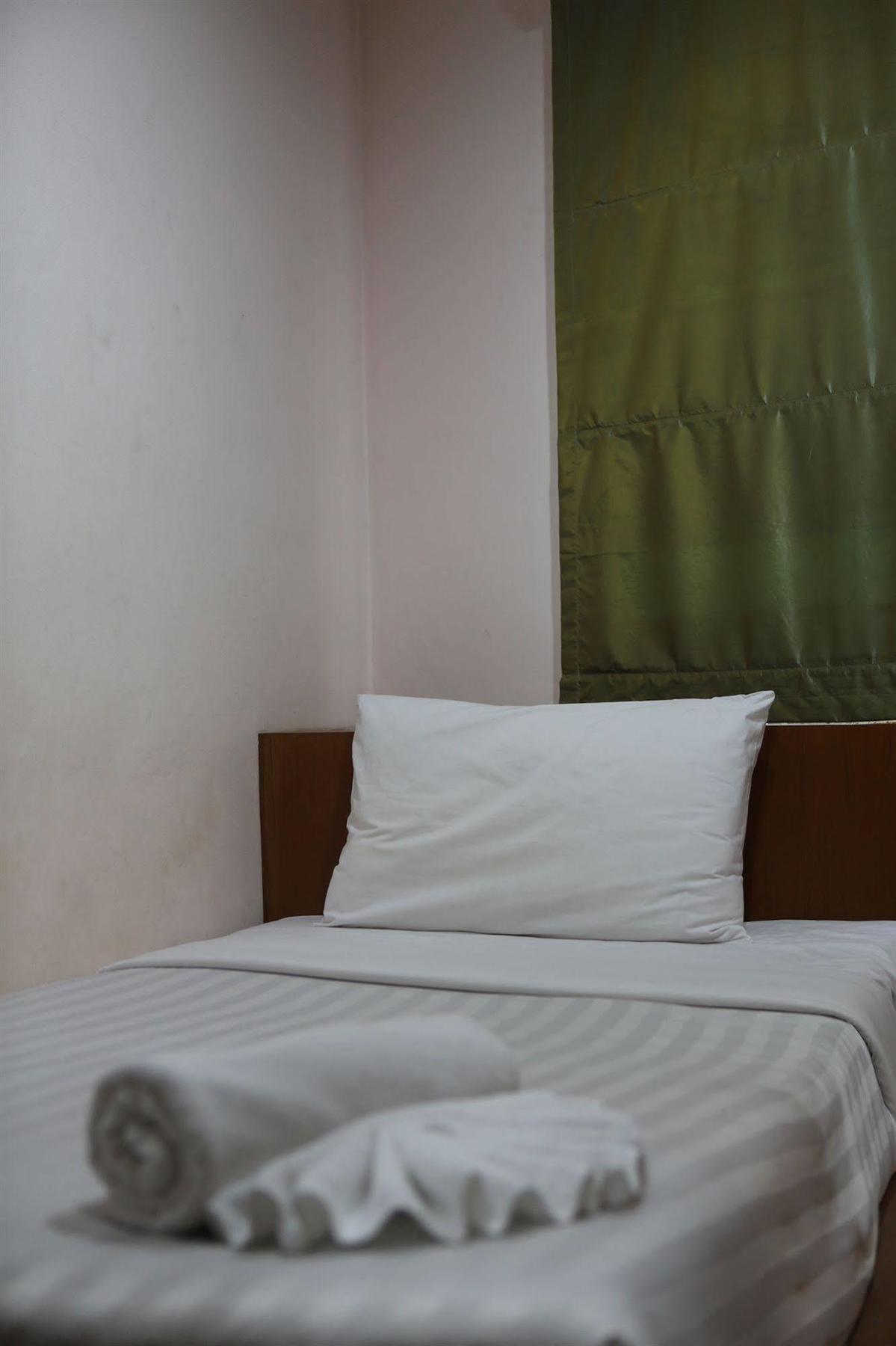 Good Nice 2 Guesthouse Patong Екстериор снимка