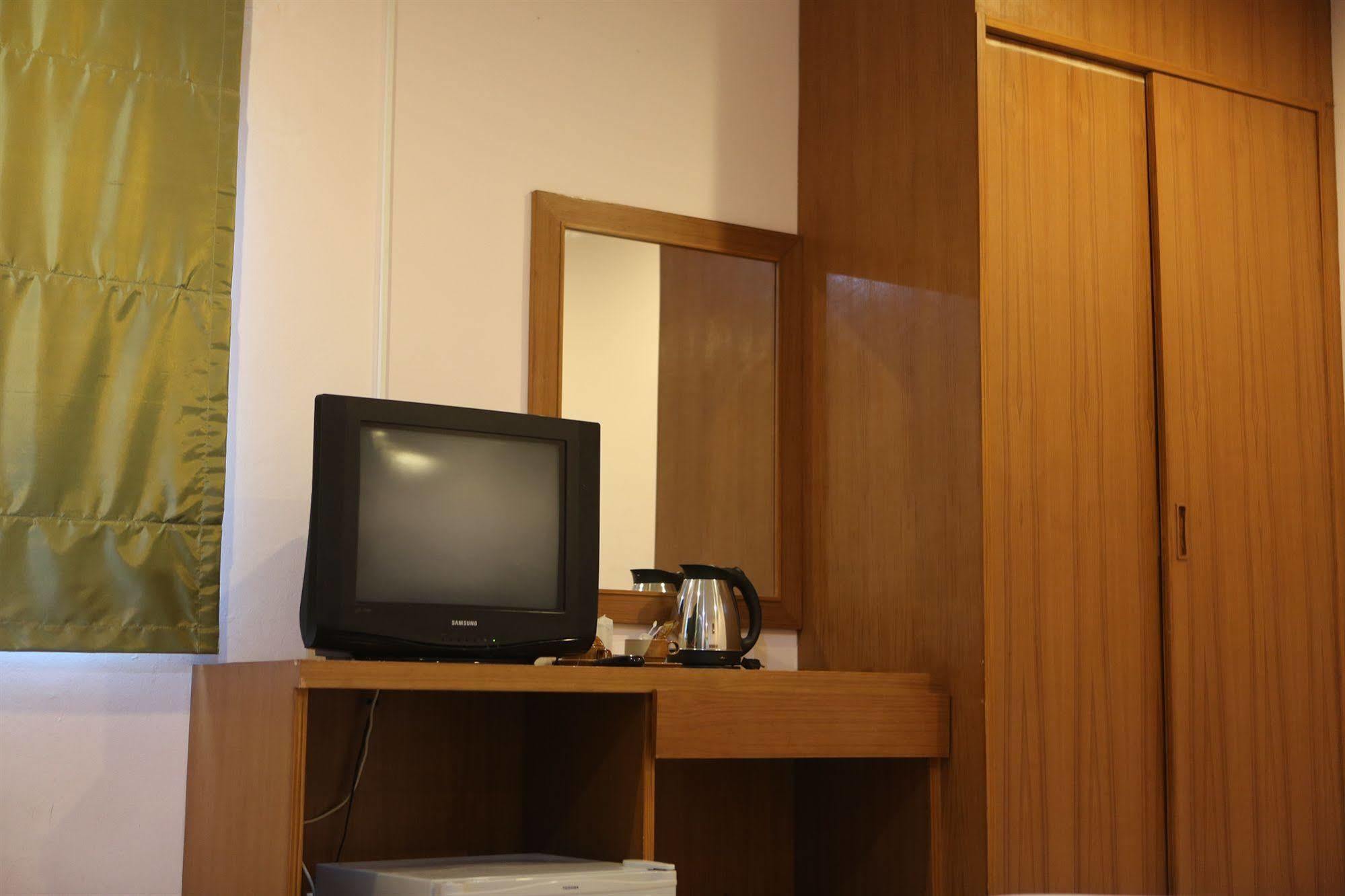 Good Nice 2 Guesthouse Patong Екстериор снимка
